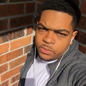 Meet your Posher, Derrick deebo